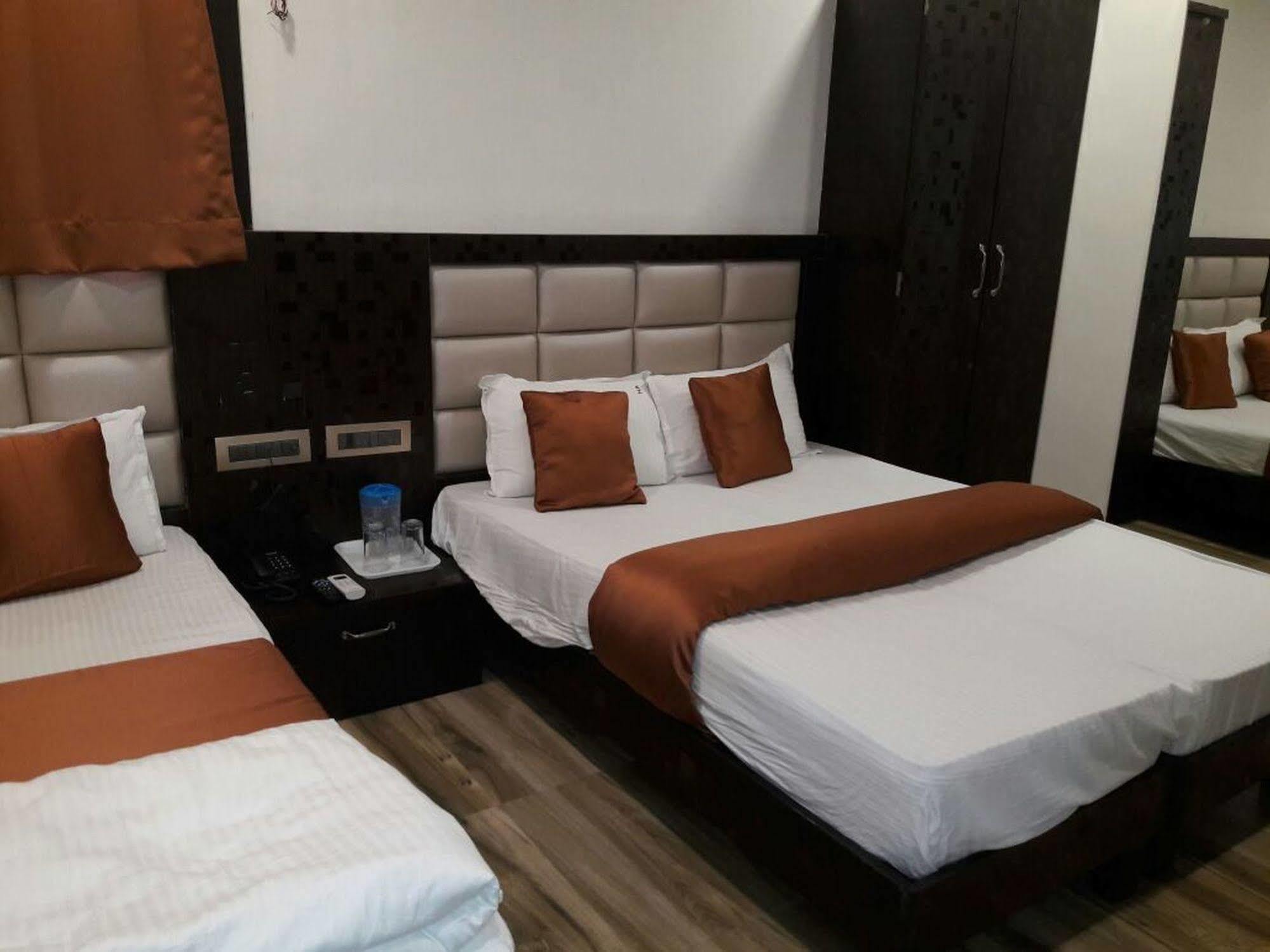 Hotel Karishma Mumbai Exterior foto