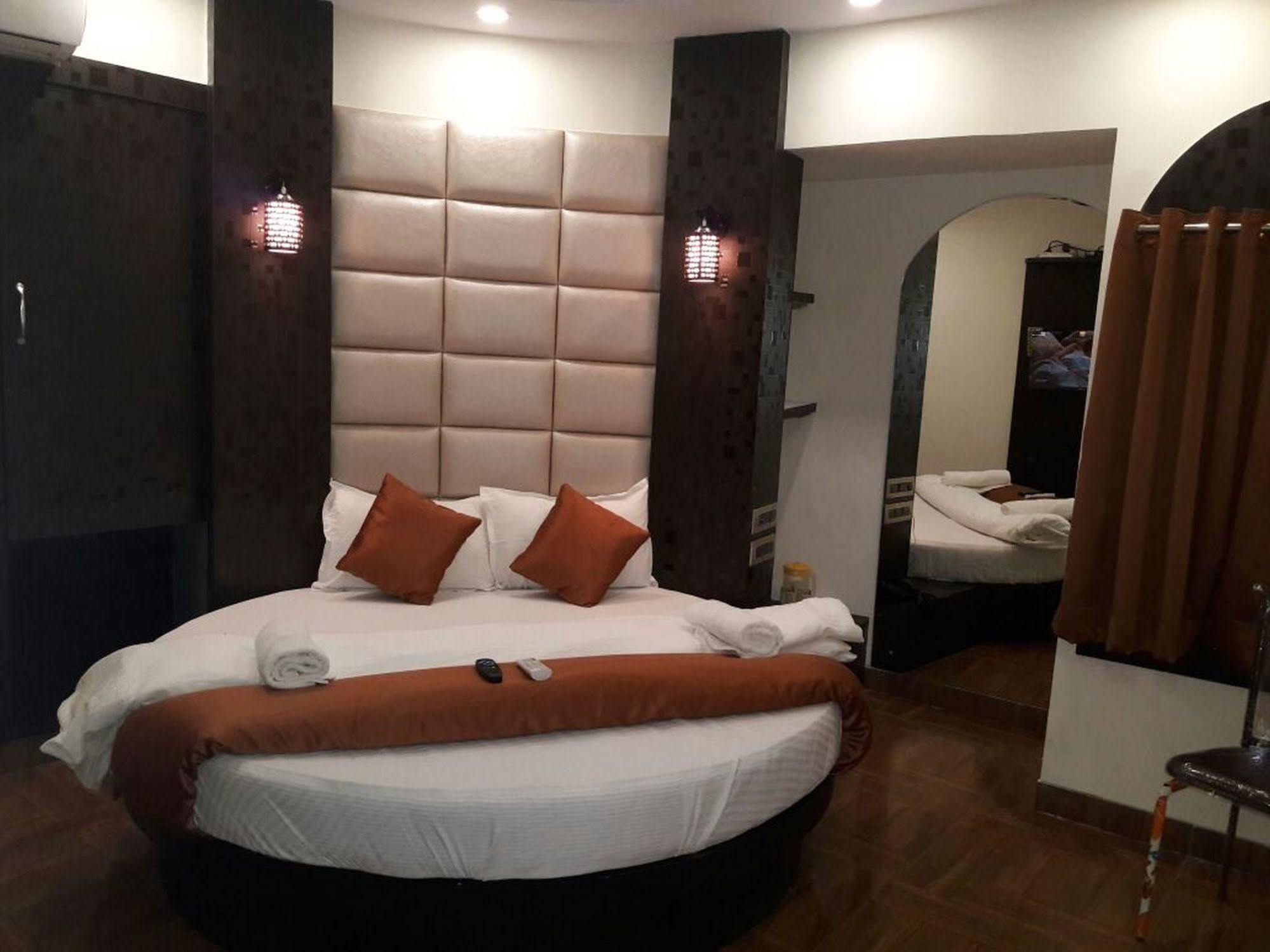 Hotel Karishma Mumbai Exterior foto